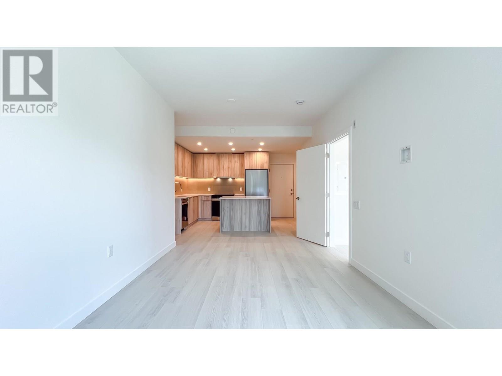 Photo 8 of 422 3594 Malsum Drive, North Vancouver BC
