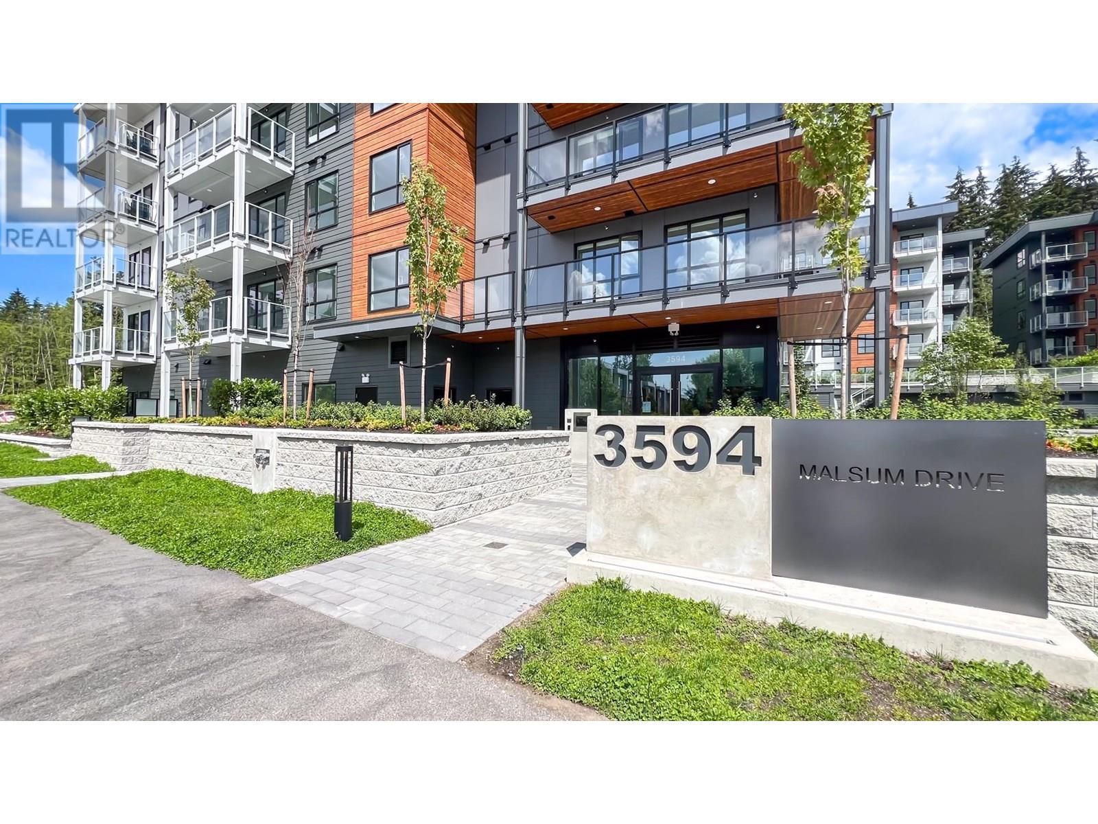 Photo 3 of 422 3594 Malsum Drive, North Vancouver BC
