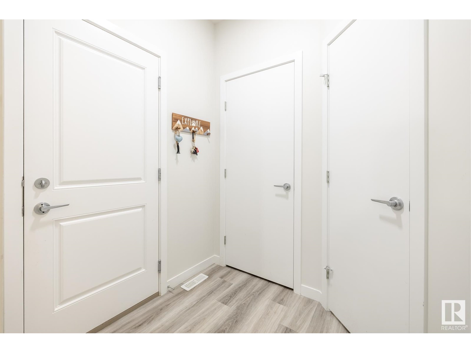 Photo 8 of 9304 Pear Li Sw, Edmonton AB