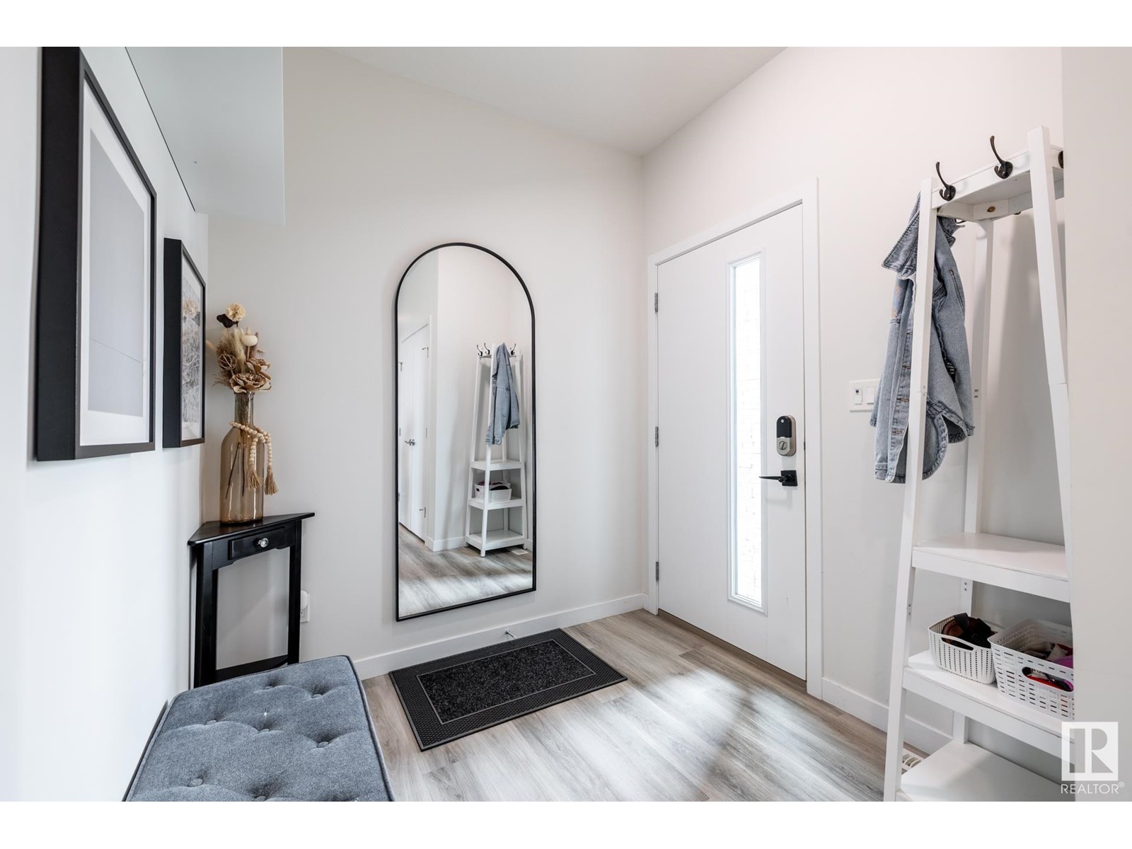 Photo 3 of 9304 Pear Li Sw, Edmonton AB