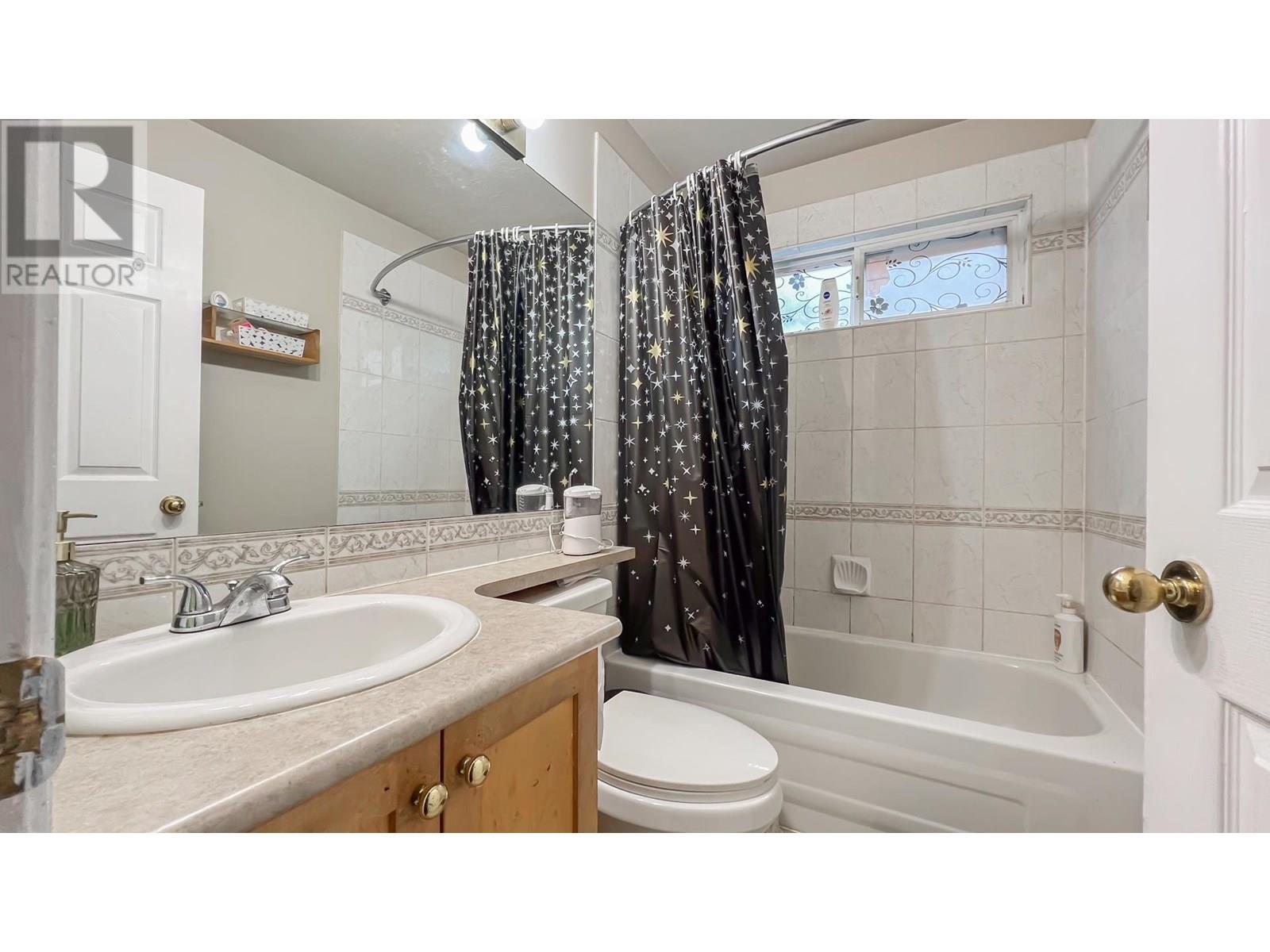 Photo 20 of 1553 Burrill Avenue, North Vancouver BC