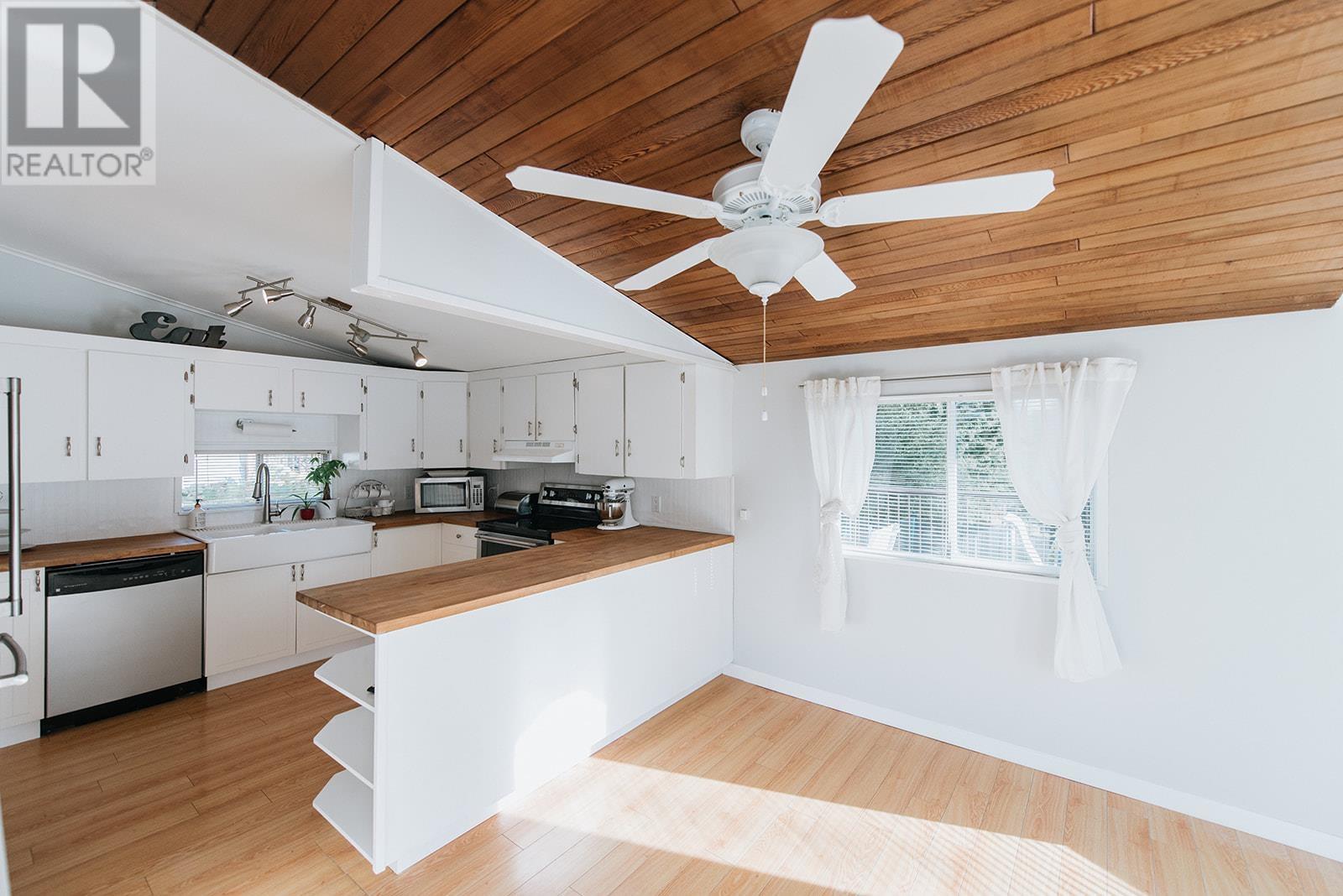 226 PRATT ROAD, Gibsons