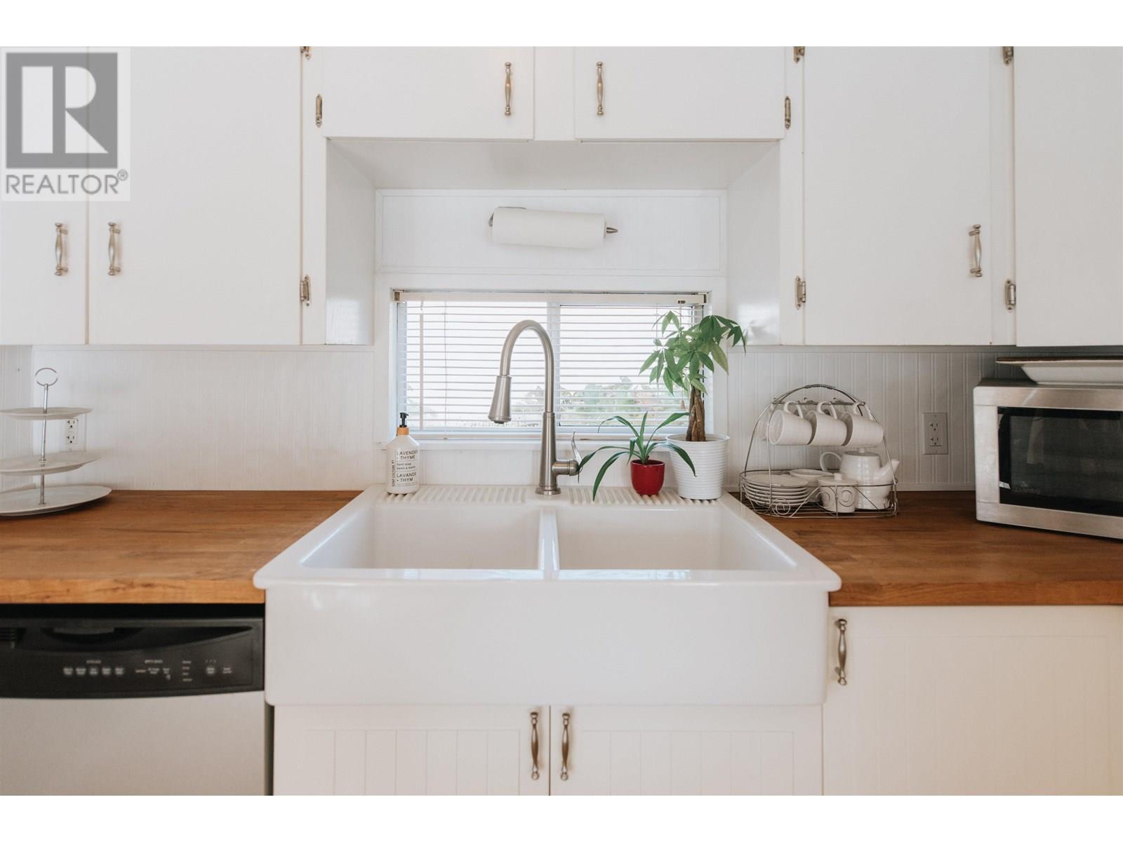 226 PRATT ROAD, Gibsons