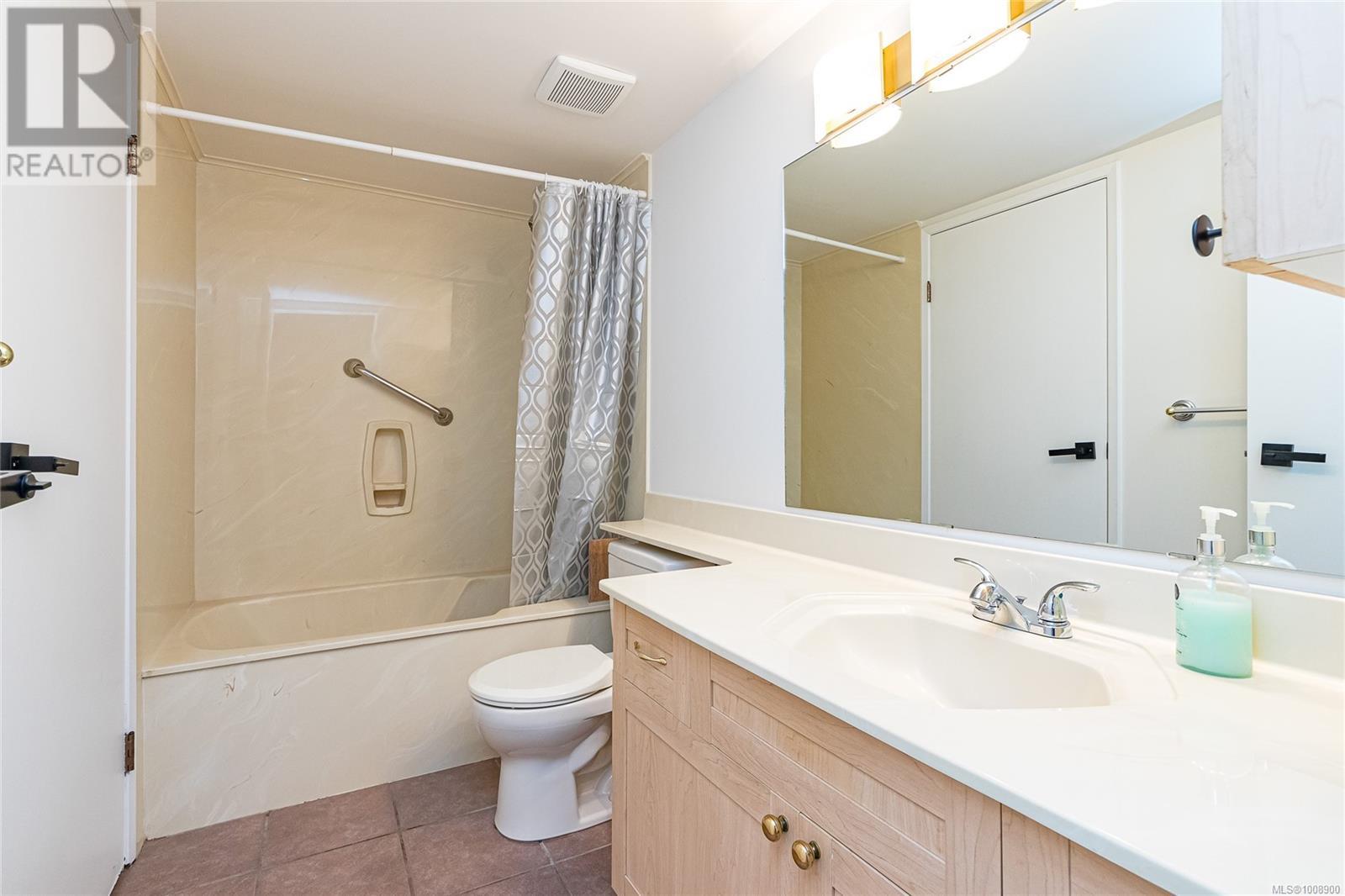 Photo 21 of 410 71 Gorge Rd W, Saanich BC