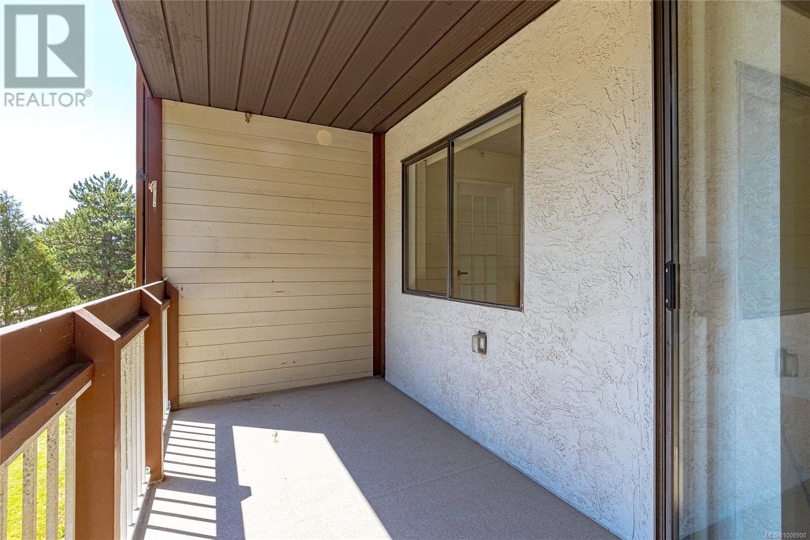Photo 6 of 410 71 Gorge Rd W, Saanich BC