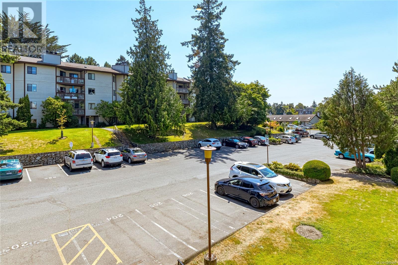 Photo 30 of 410 71 Gorge Rd W, Saanich BC