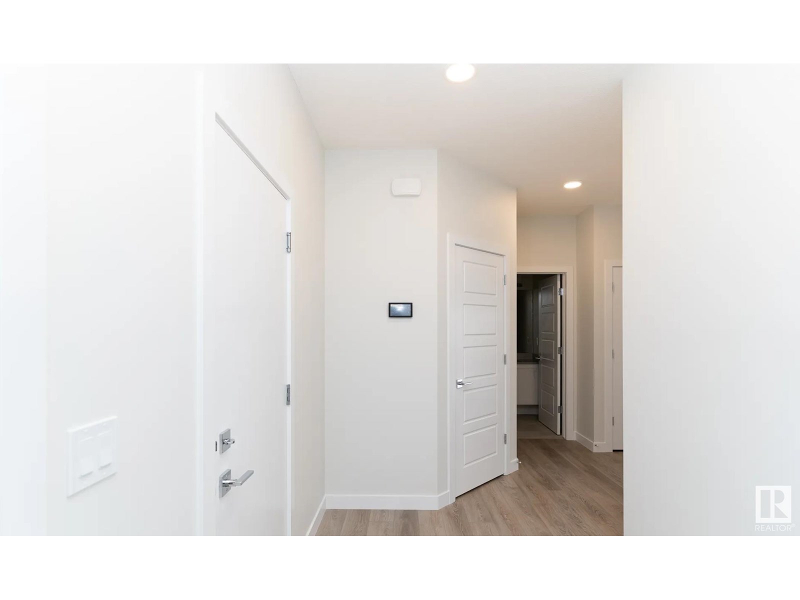 Photo 7 of 3216 Dixon Wy Sw, Edmonton AB