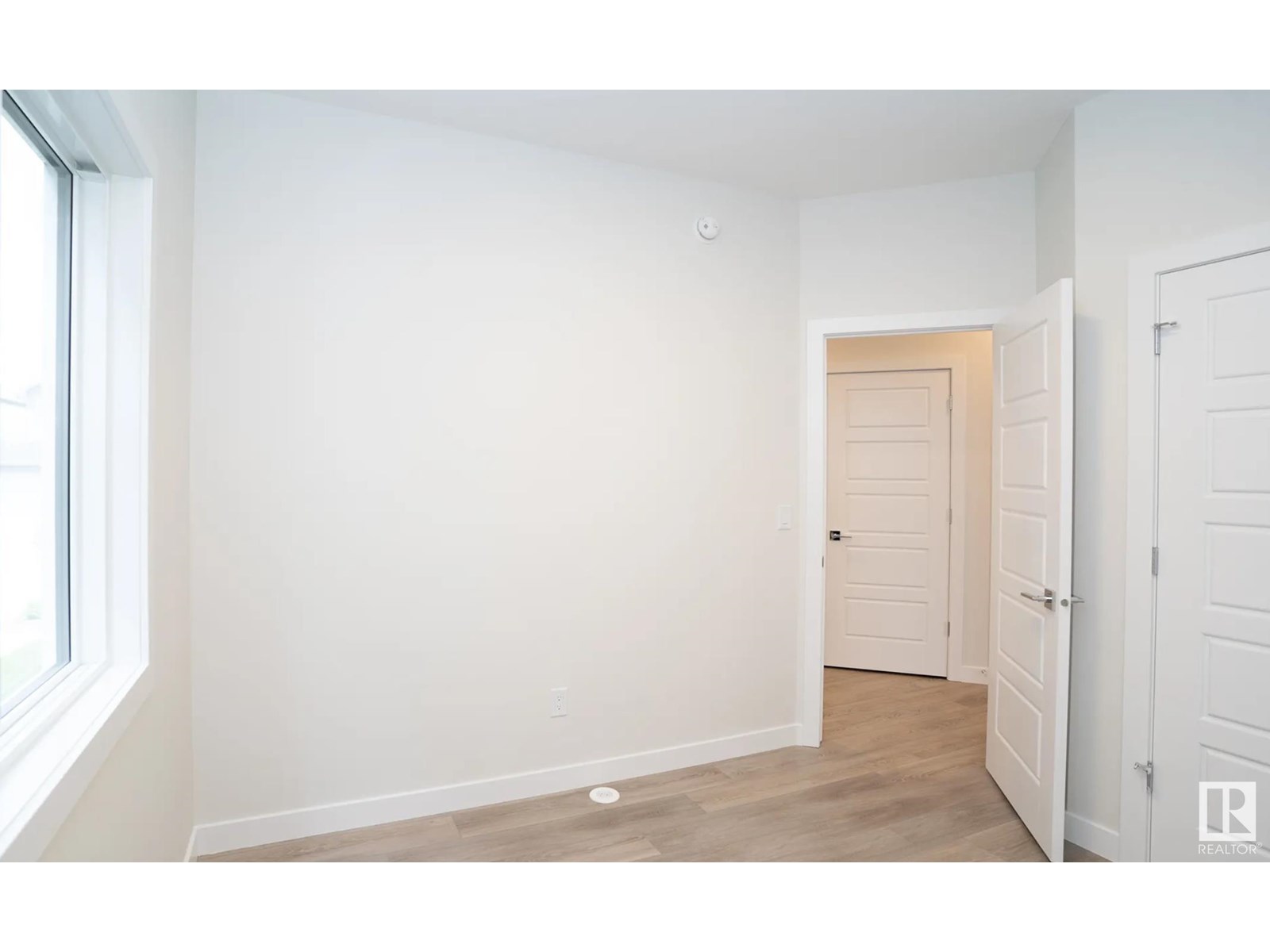 Photo 2 of 3216 Dixon Wy Sw, Edmonton AB