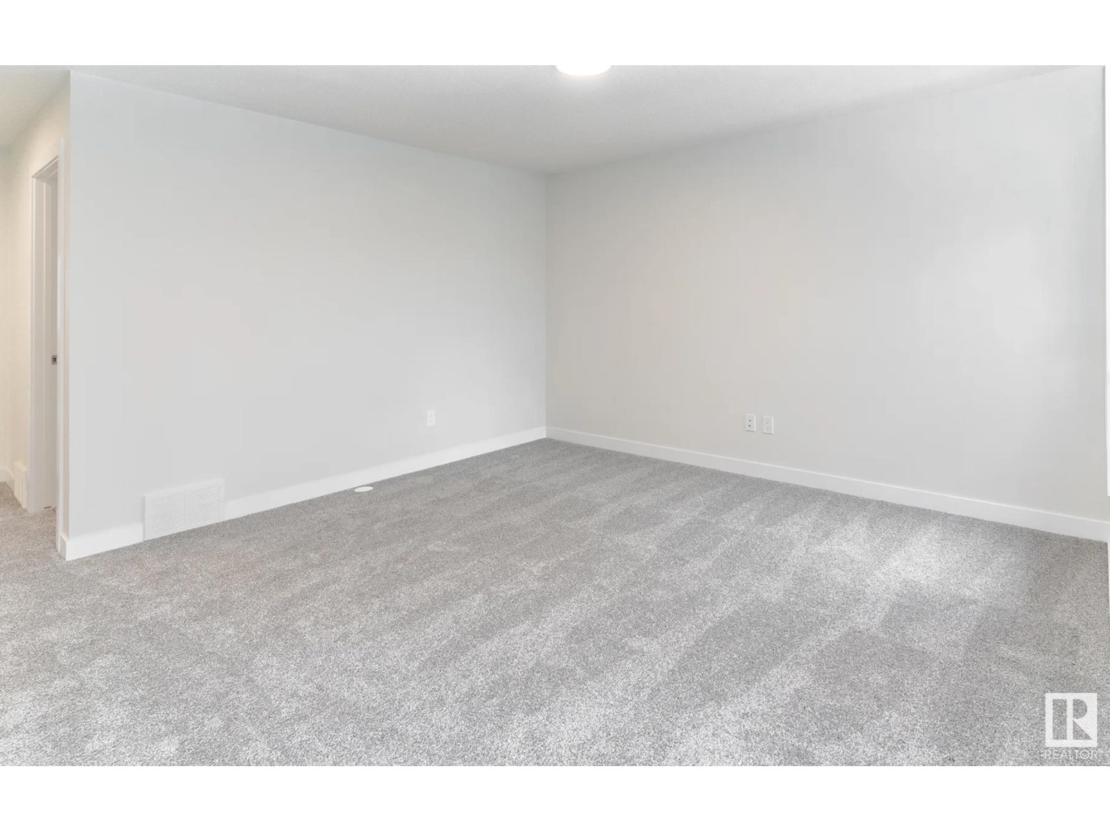 Photo 14 of 3216 Dixon Wy Sw, Edmonton AB