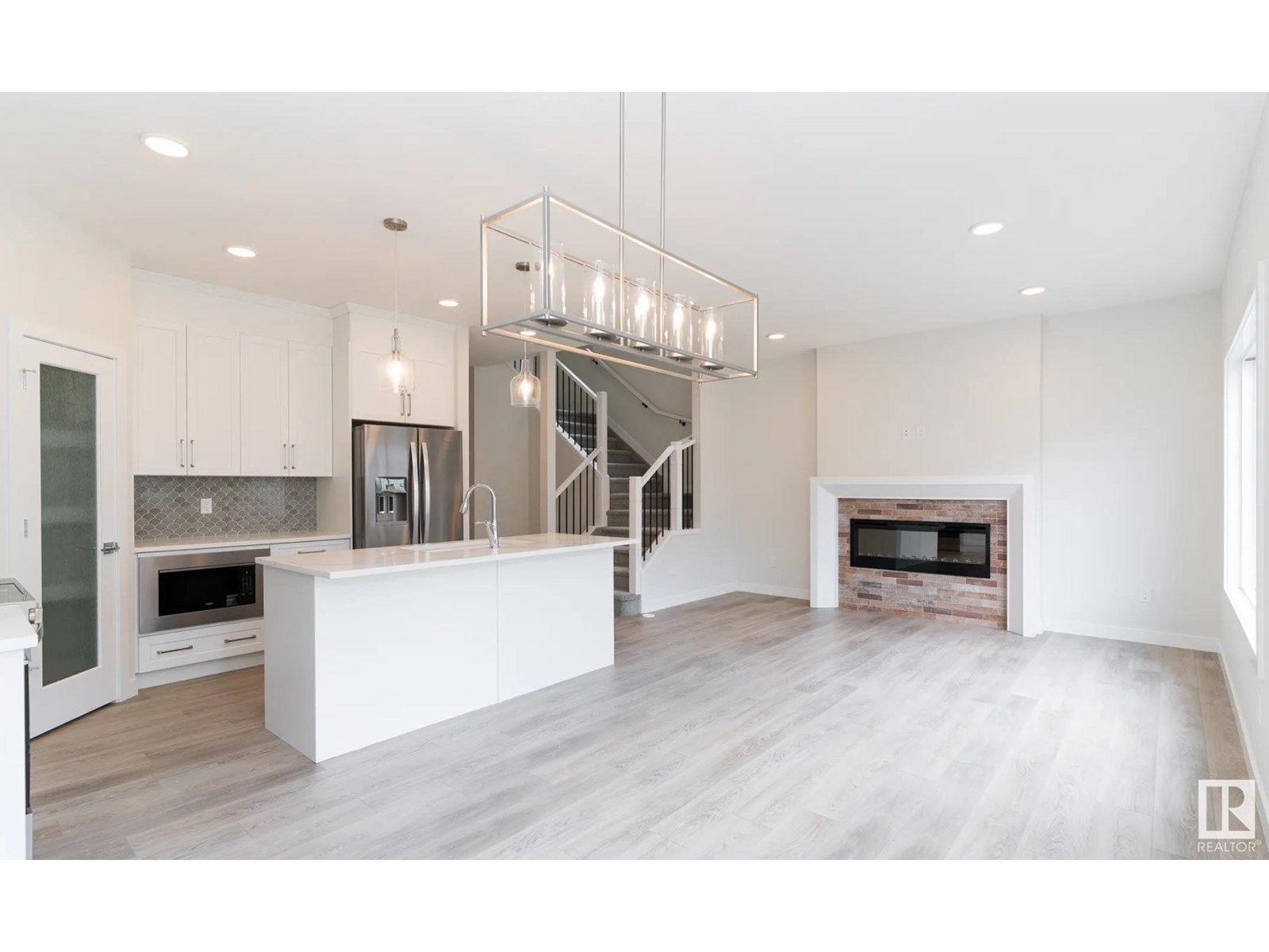 Photo 8 of 3216 Dixon Wy Sw, Edmonton AB