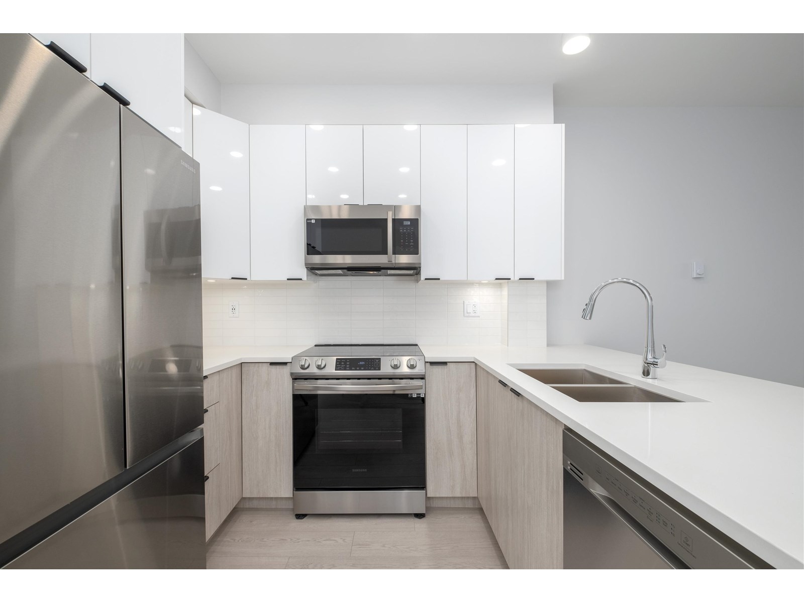 Photo 2 of 212 20360 Logan Avenue, Langley BC