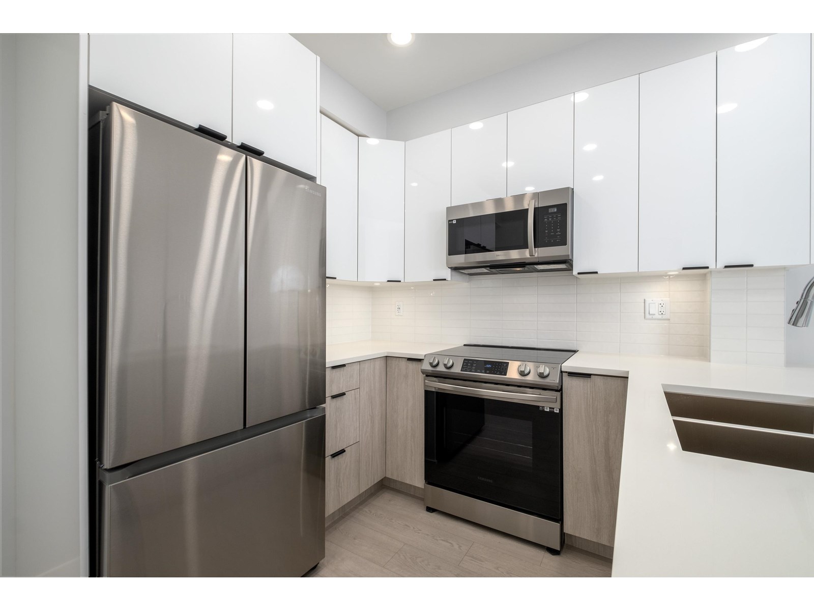 Photo 3 of 212 20360 Logan Avenue, Langley BC