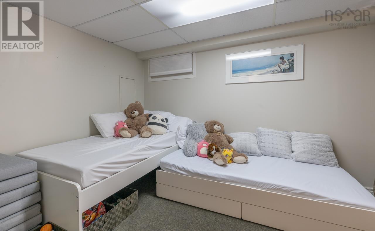 Property 32 of 35 of 89 Pond Road