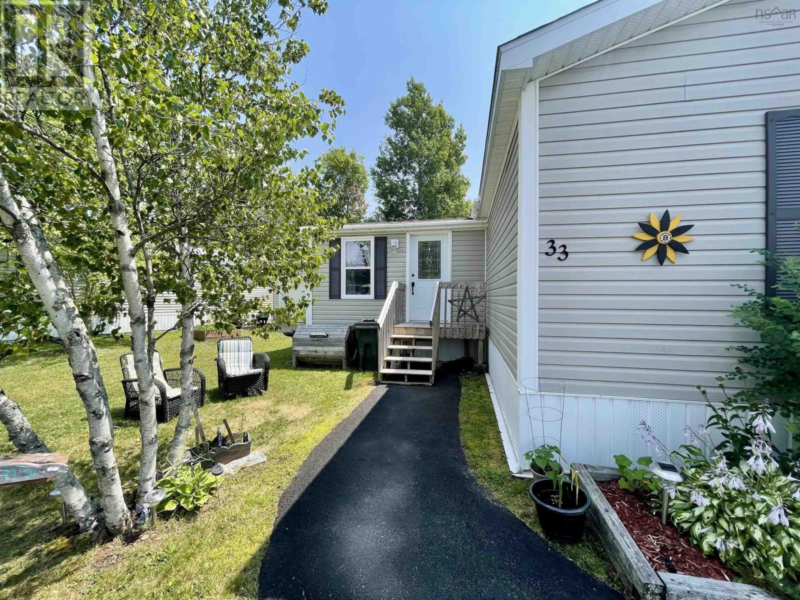 Photo 15 of 33 Pinehurst Street, Amherst NS
