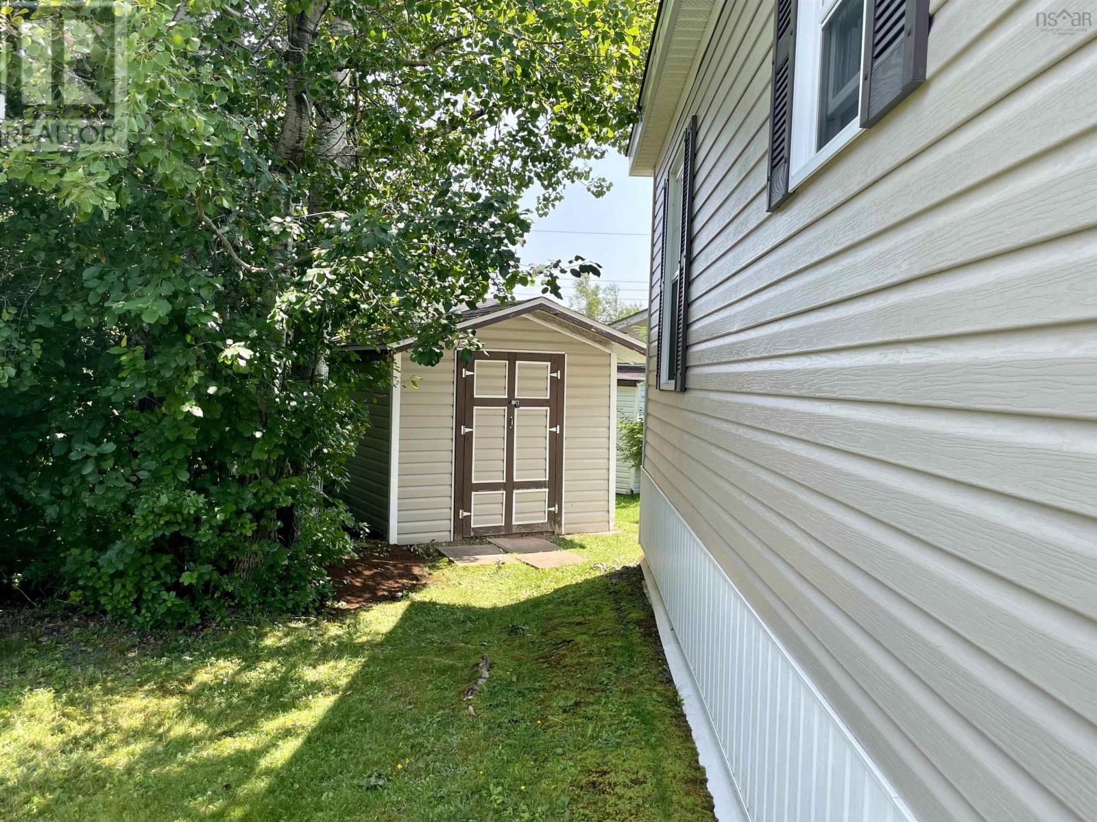 Photo 9 of 33 Pinehurst Street, Amherst NS