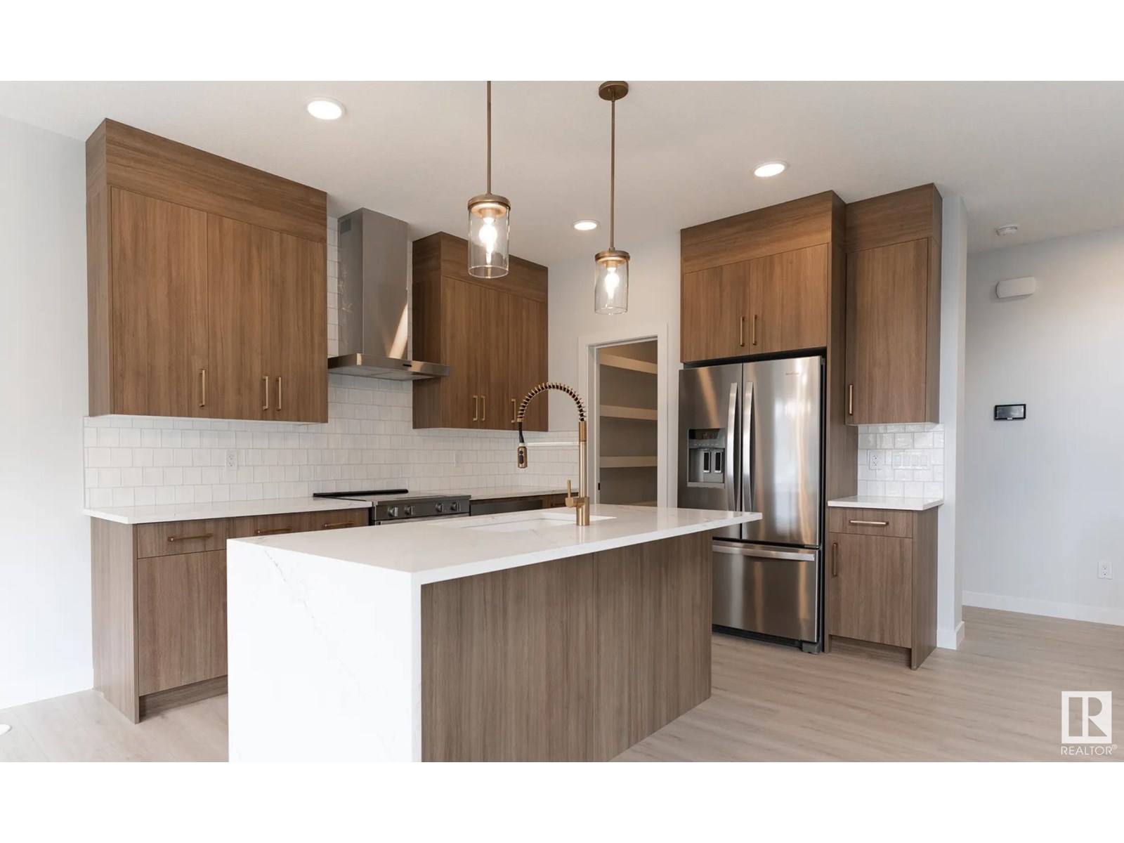 Photo 4 of 3230 Dixon Wy Sw, Edmonton AB