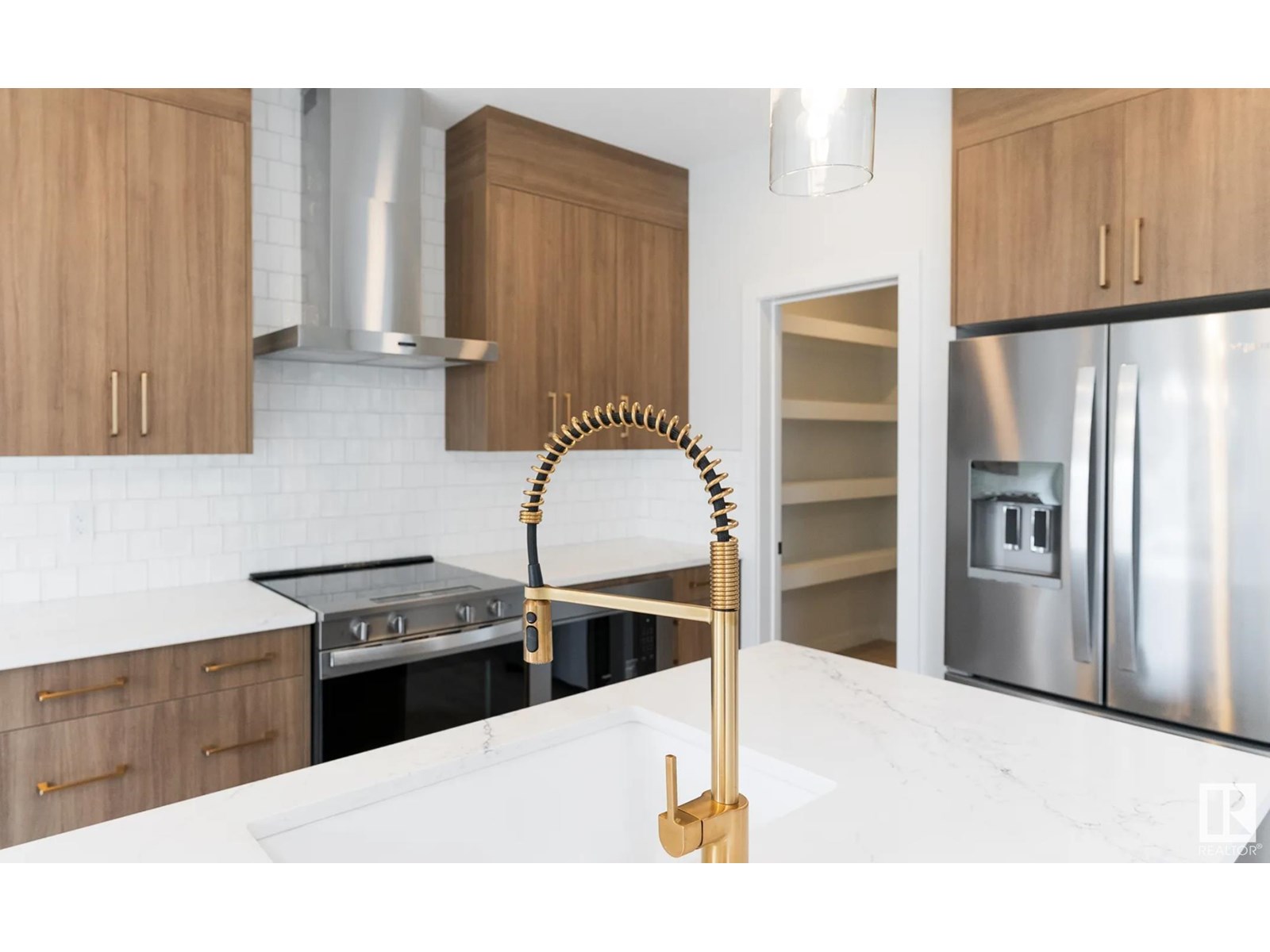 Photo 11 of 3230 Dixon Wy Sw, Edmonton AB