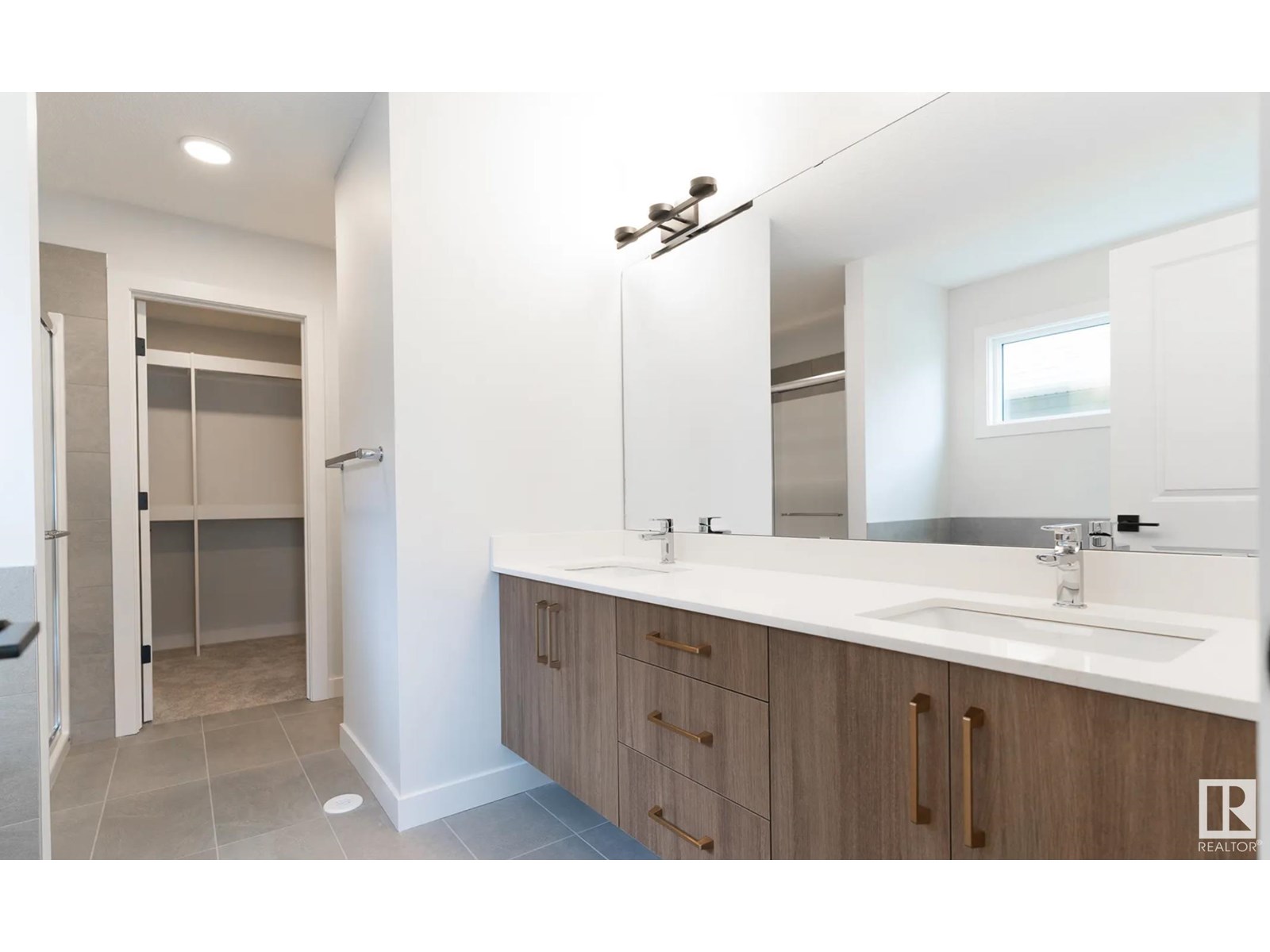 Photo 1 of 3230 Dixon Wy Sw, Edmonton AB