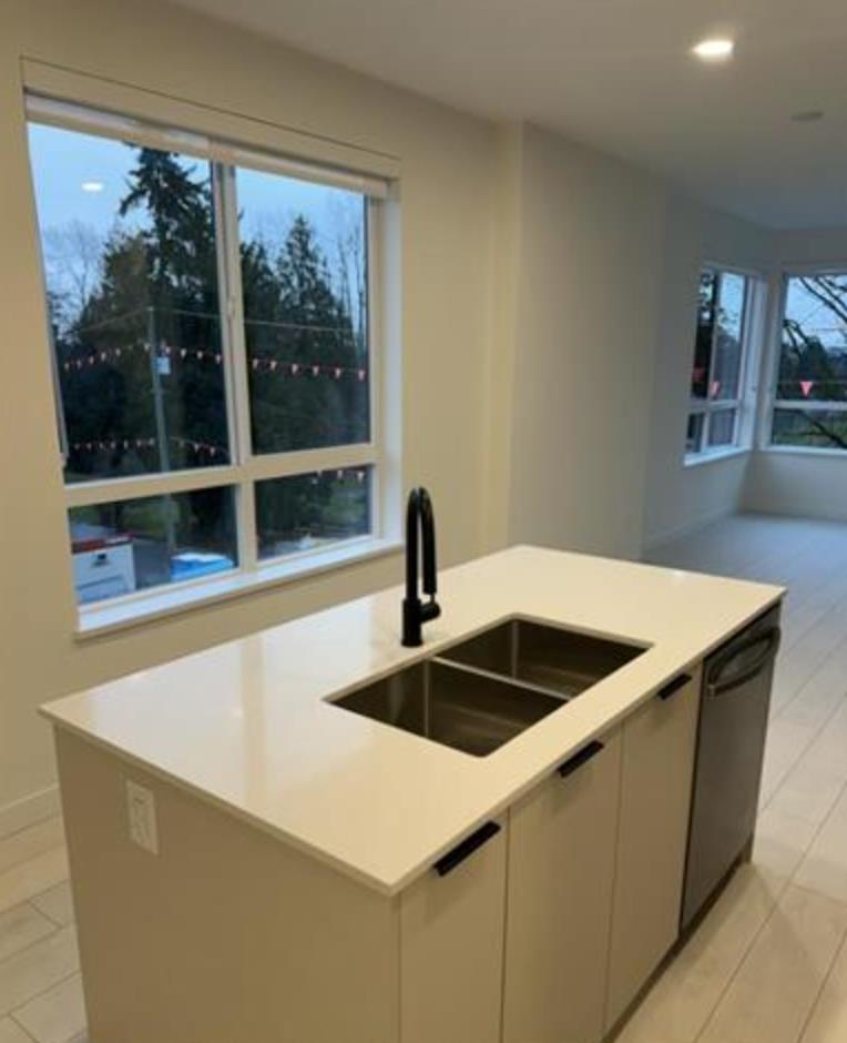 Photo 4 of 317 13439 94 A Avenue, Surrey BC