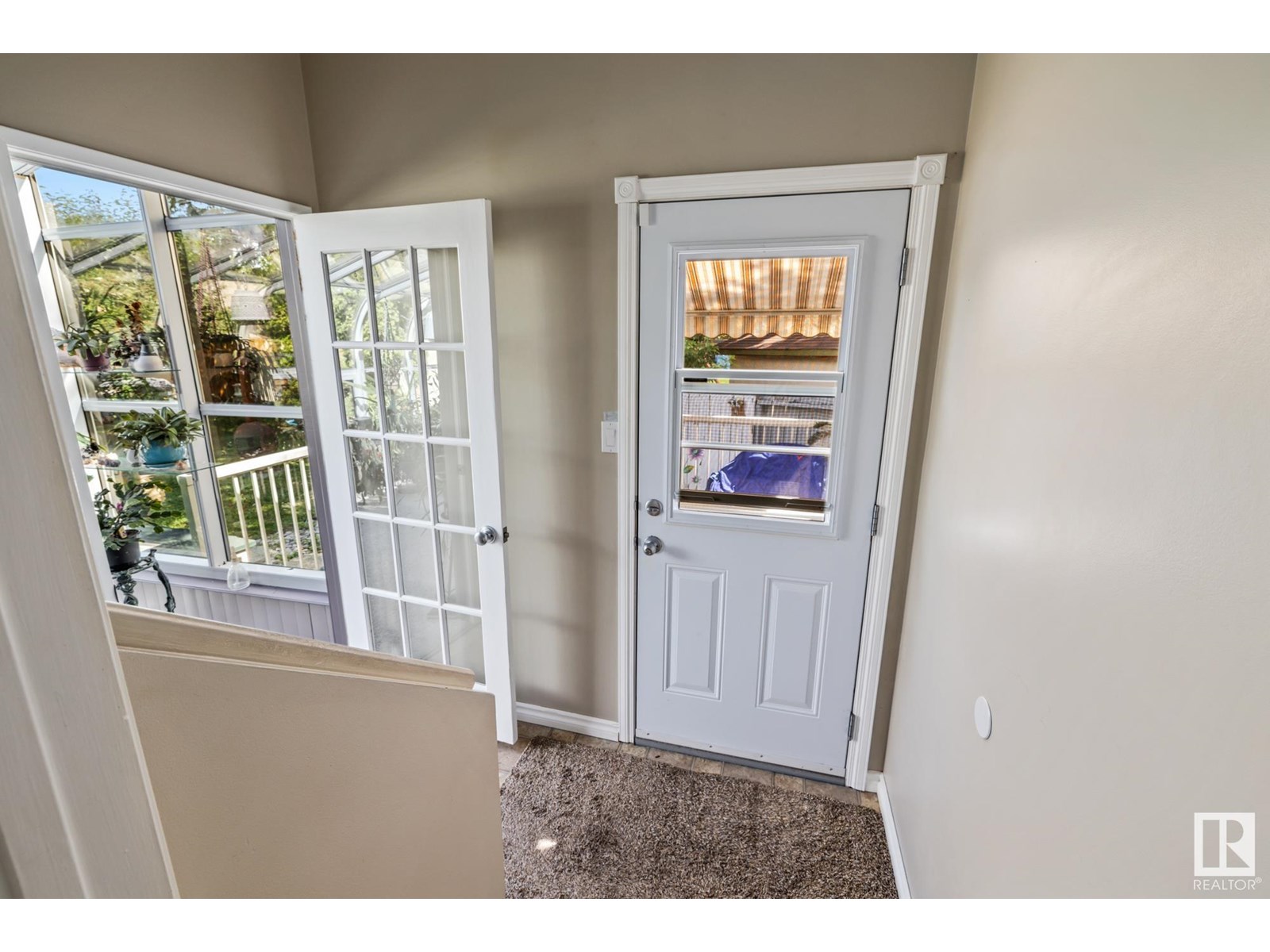 Photo 10 of 12250 143 Av Nw, Edmonton AB