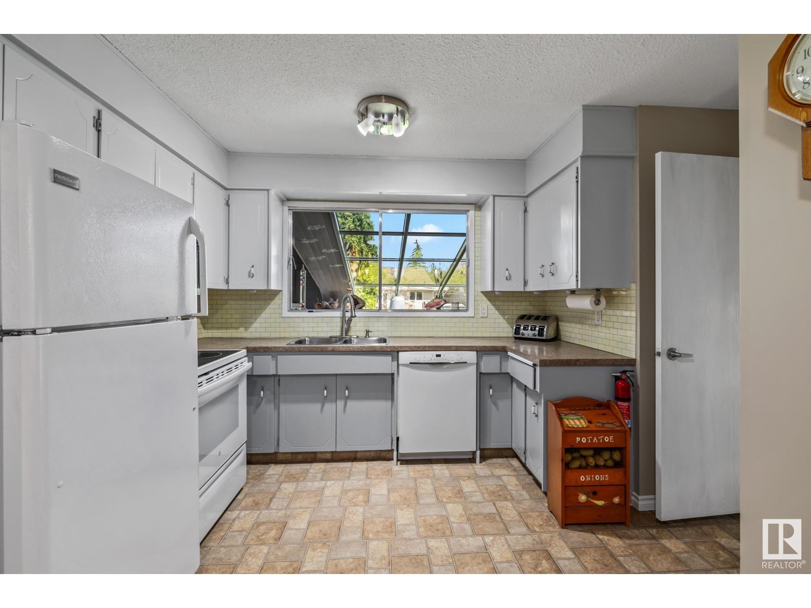 Photo 27 of 12250 143 Av Nw, Edmonton AB