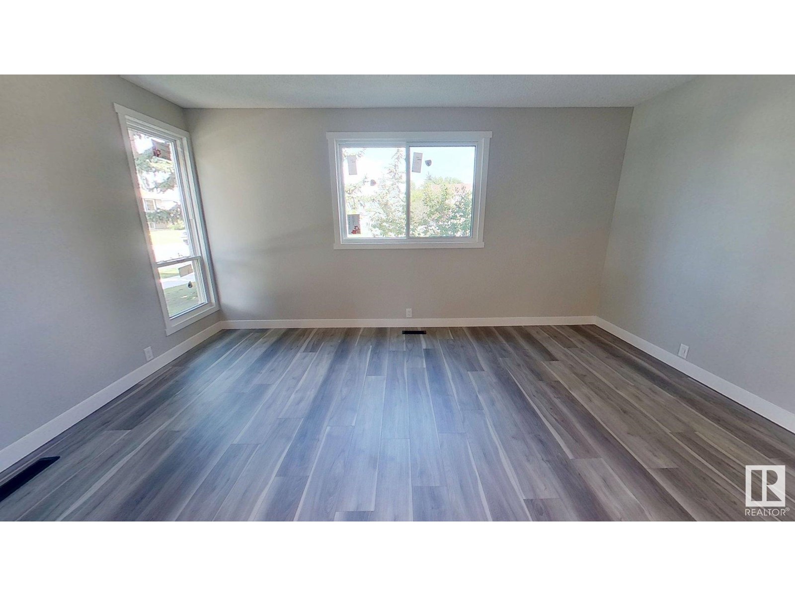 Photo 3 of 3221 138 Av Nw, Edmonton AB