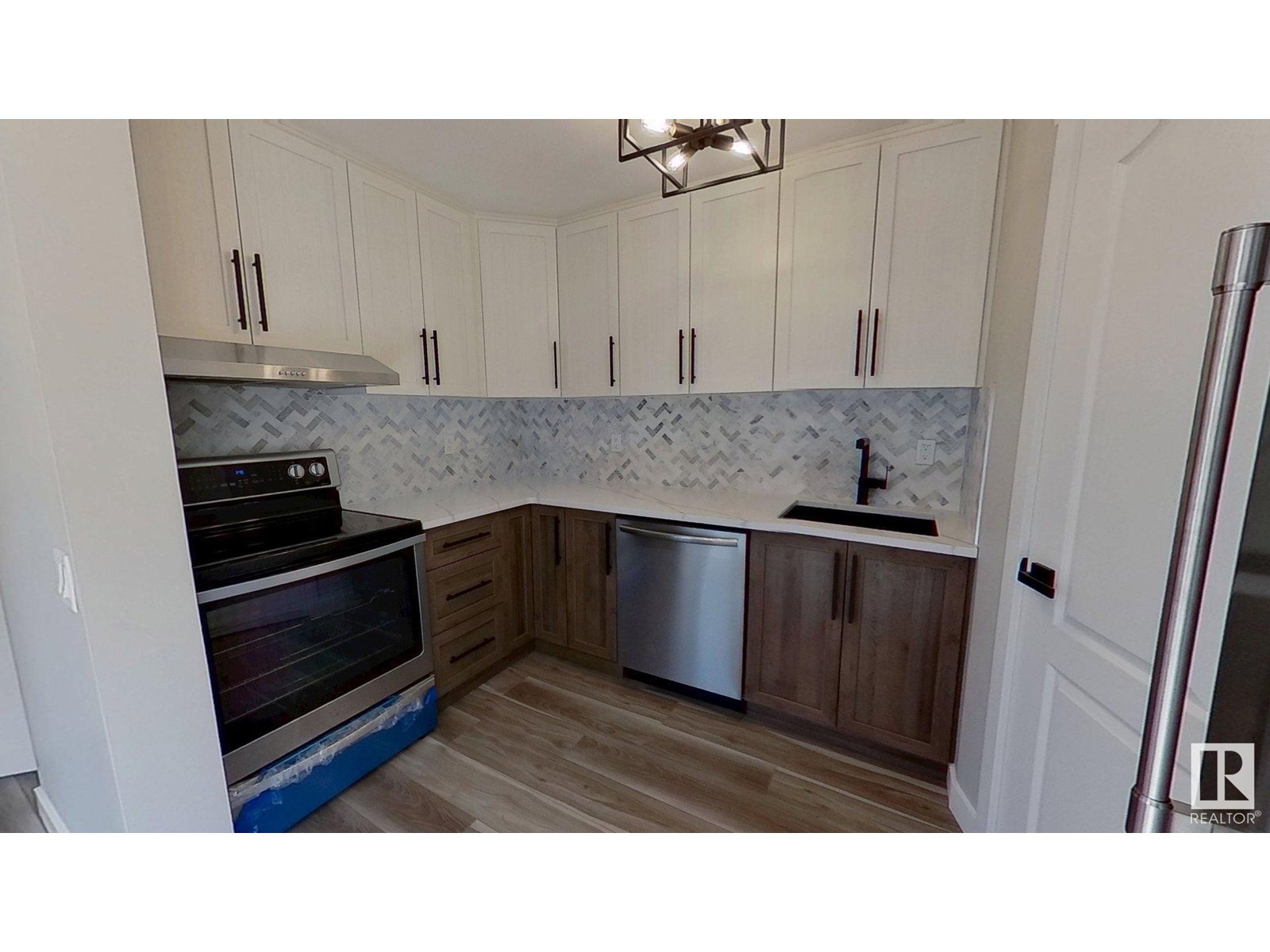 Photo 8 of 3221 138 Av Nw, Edmonton AB