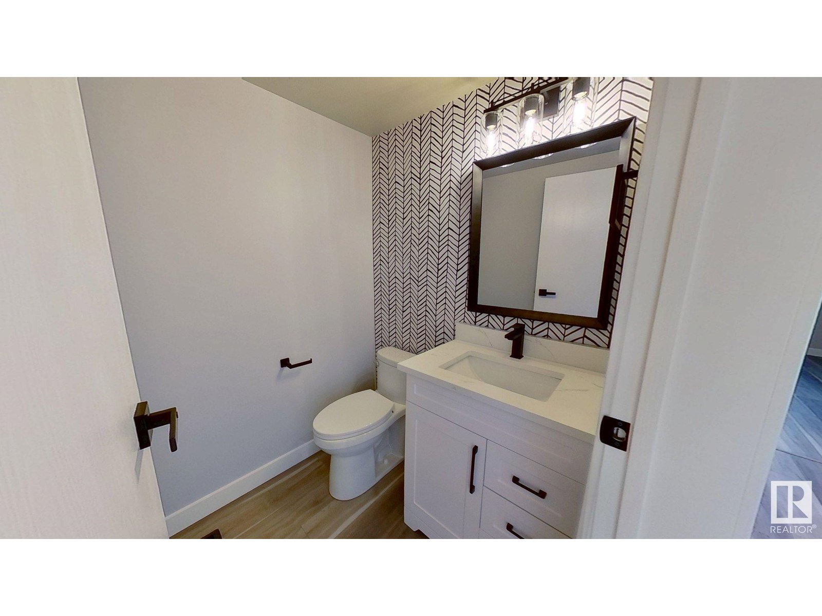 Photo 9 of 3221 138 Av Nw, Edmonton AB