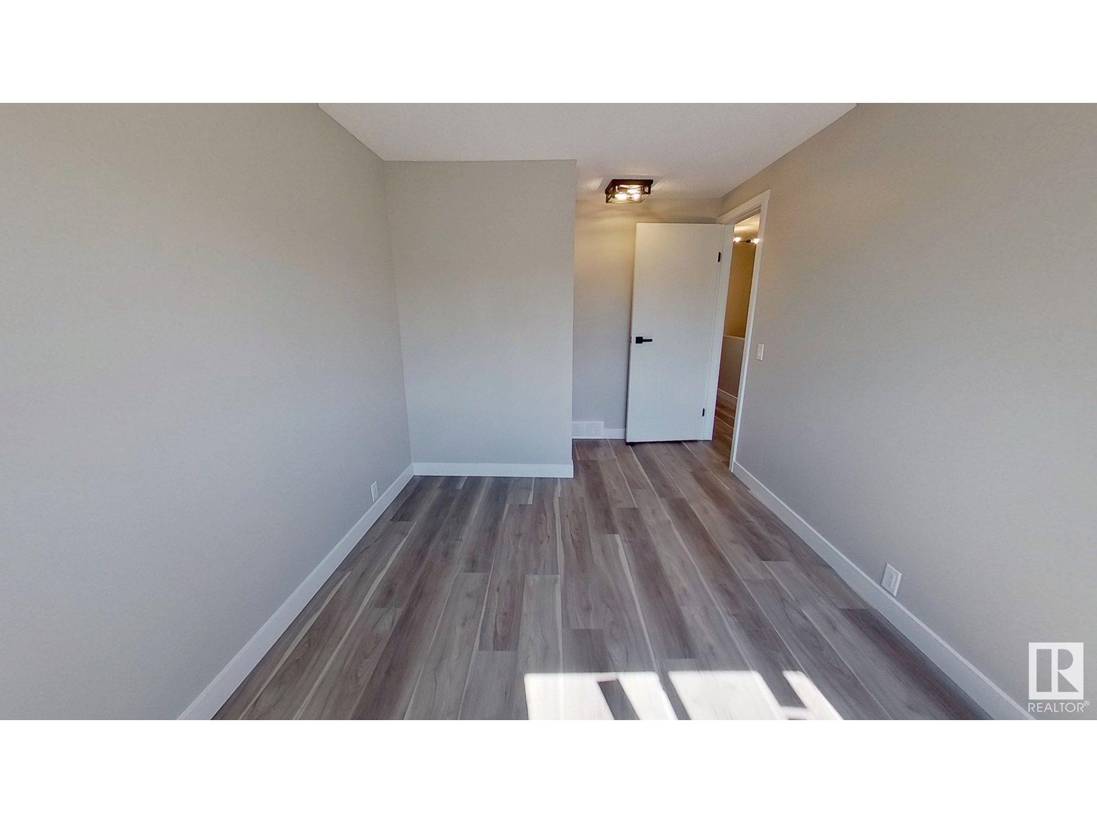 Photo 11 of 3221 138 Av Nw, Edmonton AB