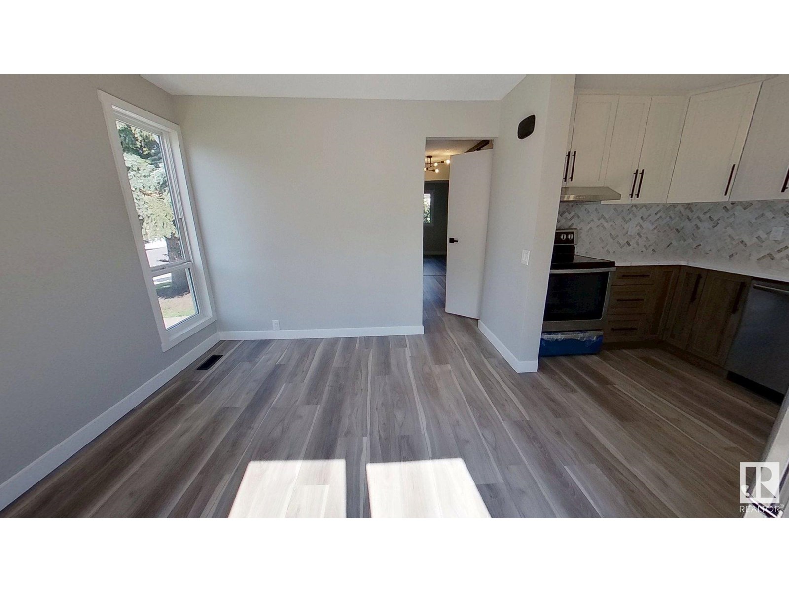 Photo 6 of 3221 138 Av Nw, Edmonton AB