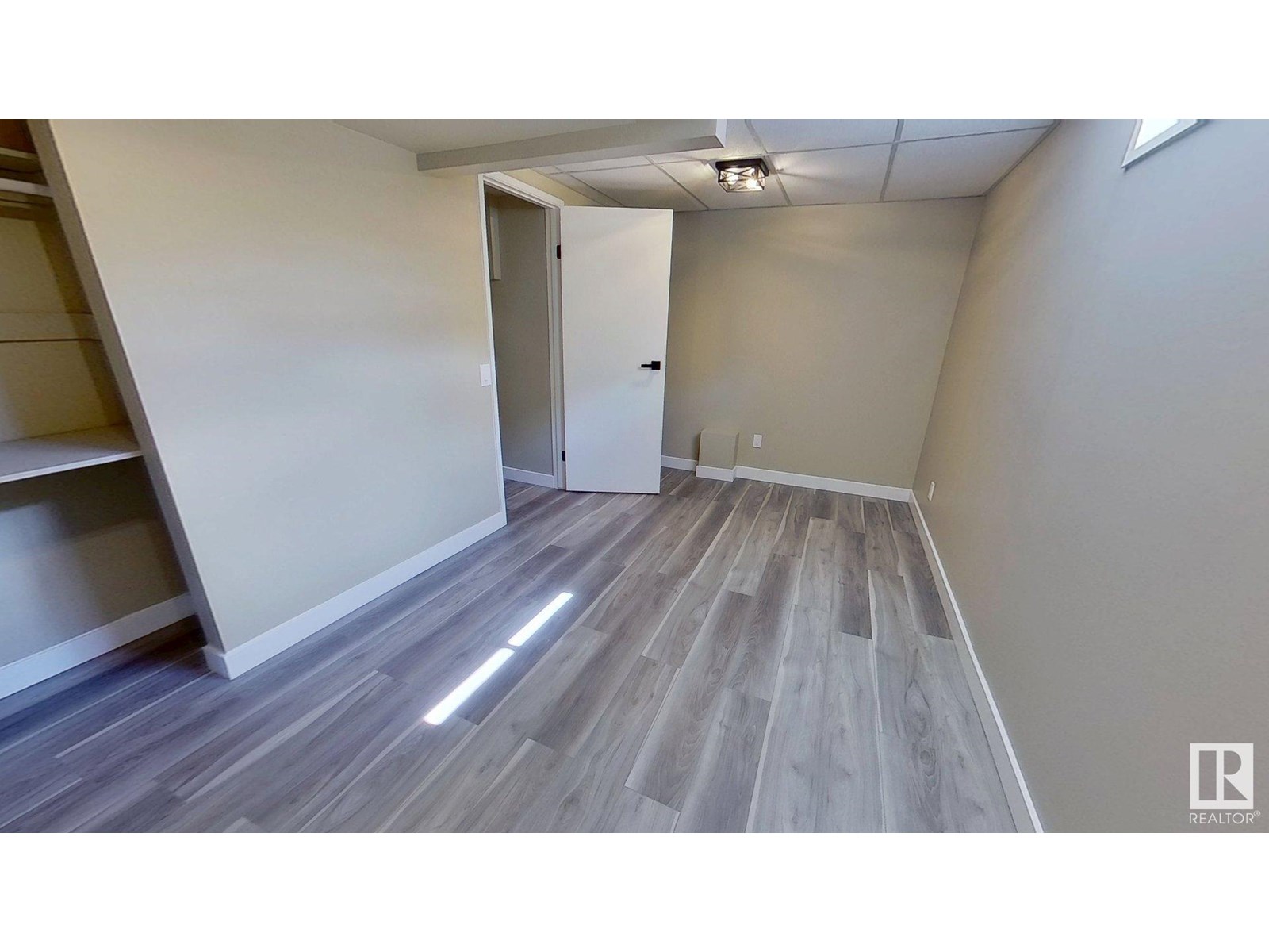 Photo 20 of 3221 138 Av Nw, Edmonton AB