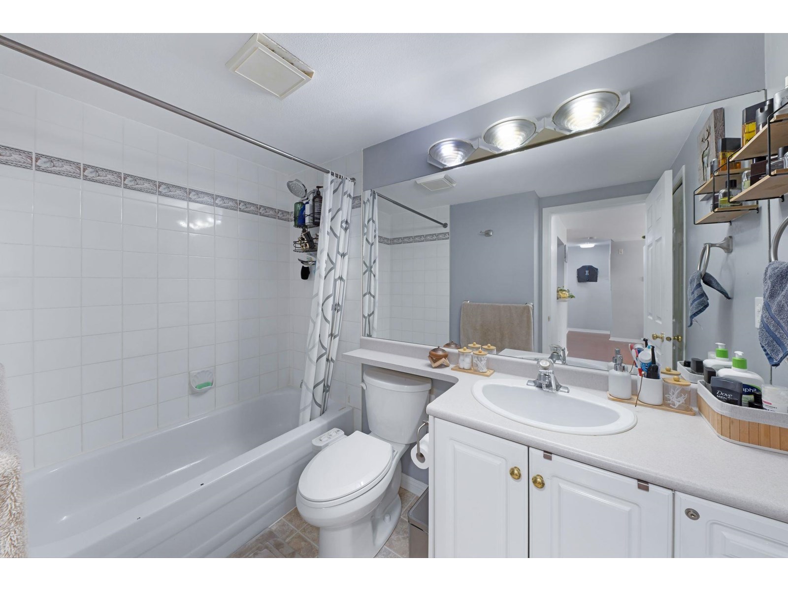 Photo 15 of 215 12125 75 A Avenue, Surrey BC
