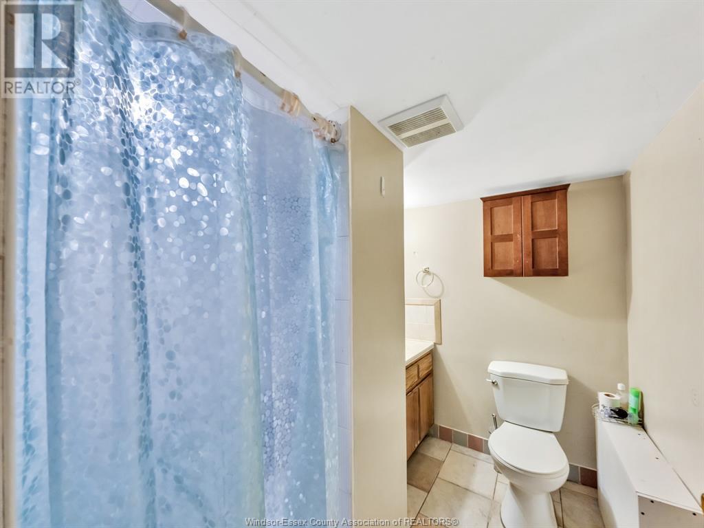 Photo 15 of 317 Pierre Ave, Windsor ON