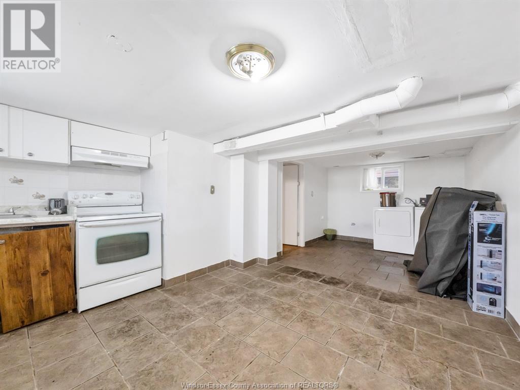 Photo 23 of 317 Pierre Ave, Windsor ON