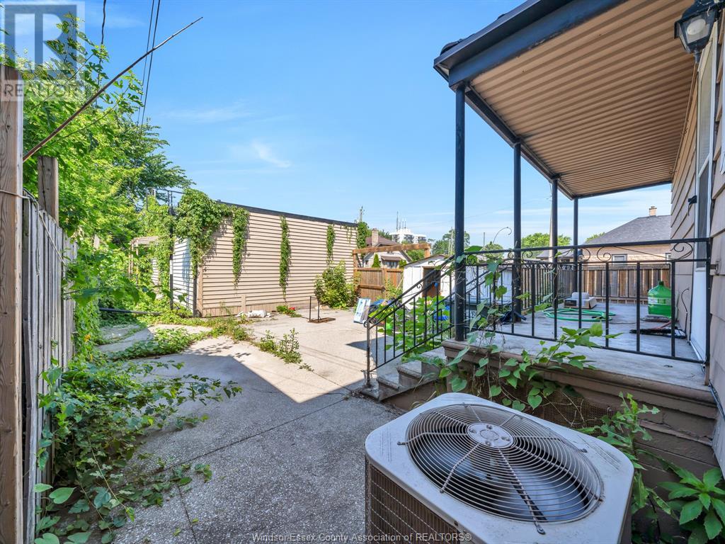 Photo 7 of 317 Pierre Ave, Windsor ON