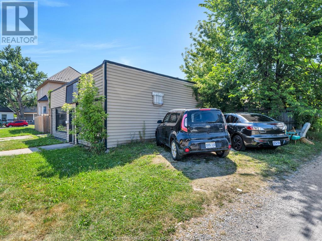 Photo 12 of 317 Pierre Ave, Windsor ON