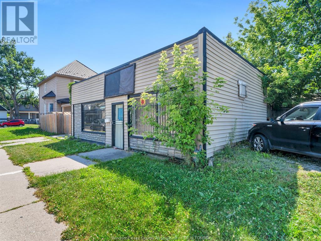 Photo 21 of 317 Pierre Ave, Windsor ON