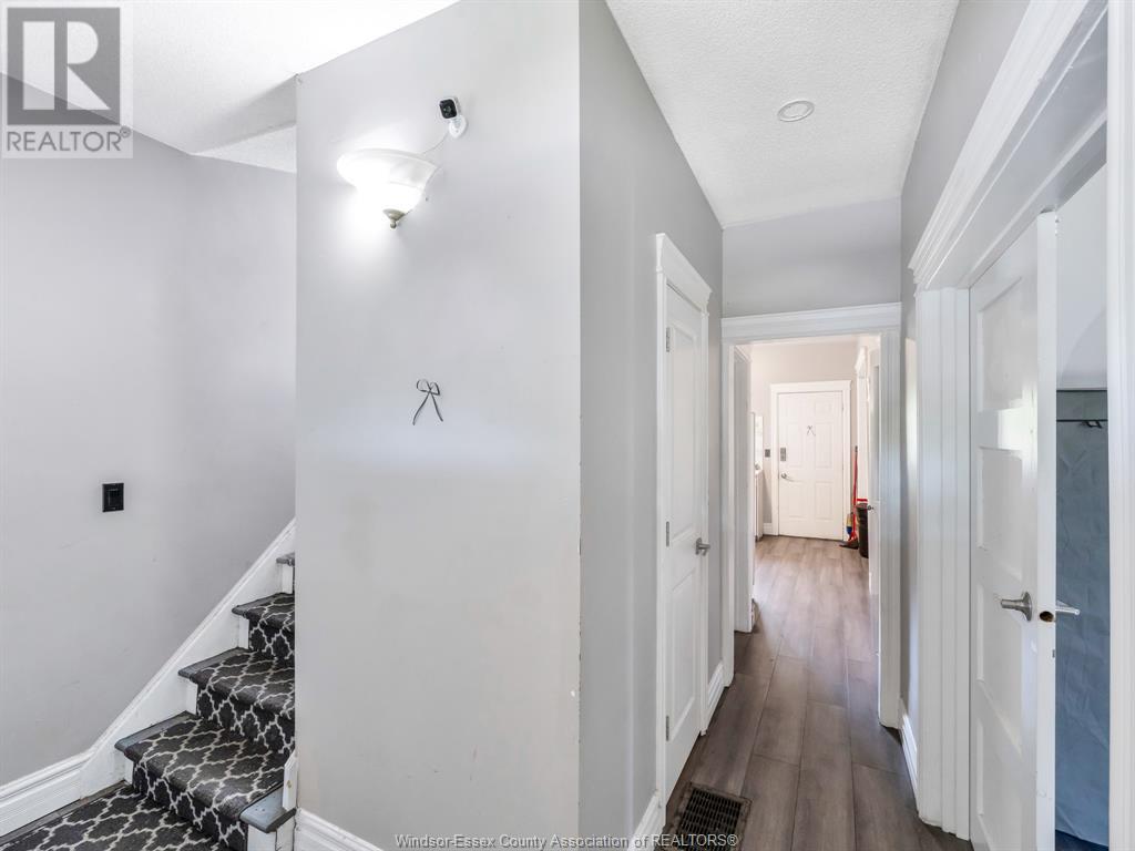 Photo 4 of 317 Pierre Ave, Windsor ON