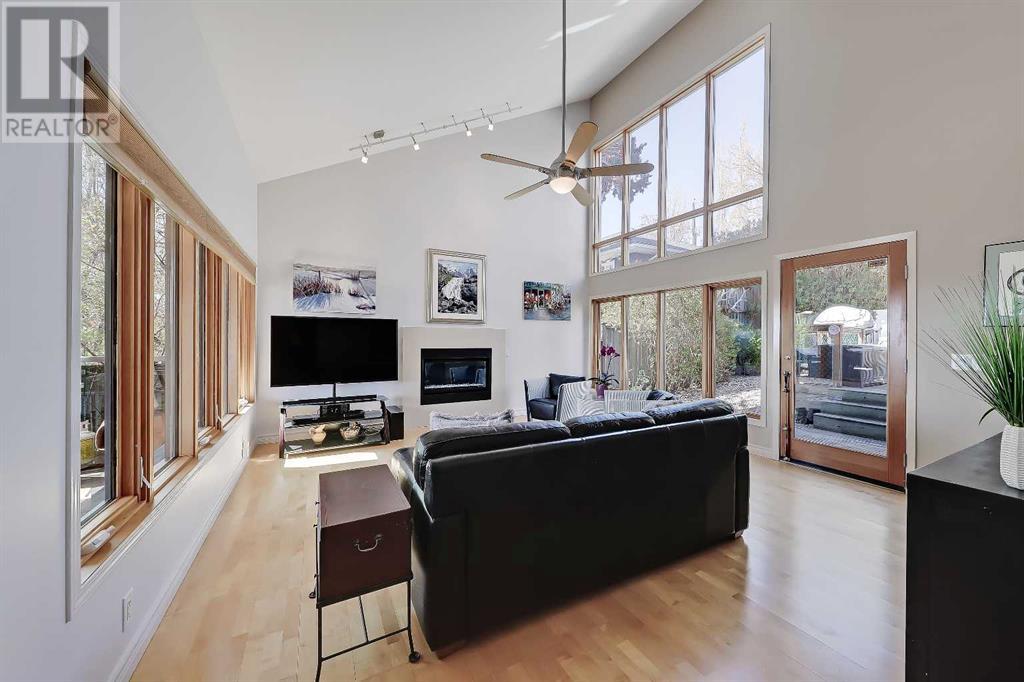 Single Family House for Sale in   Avenue NW Hounsfield Heights/Briar Hill Calgary 