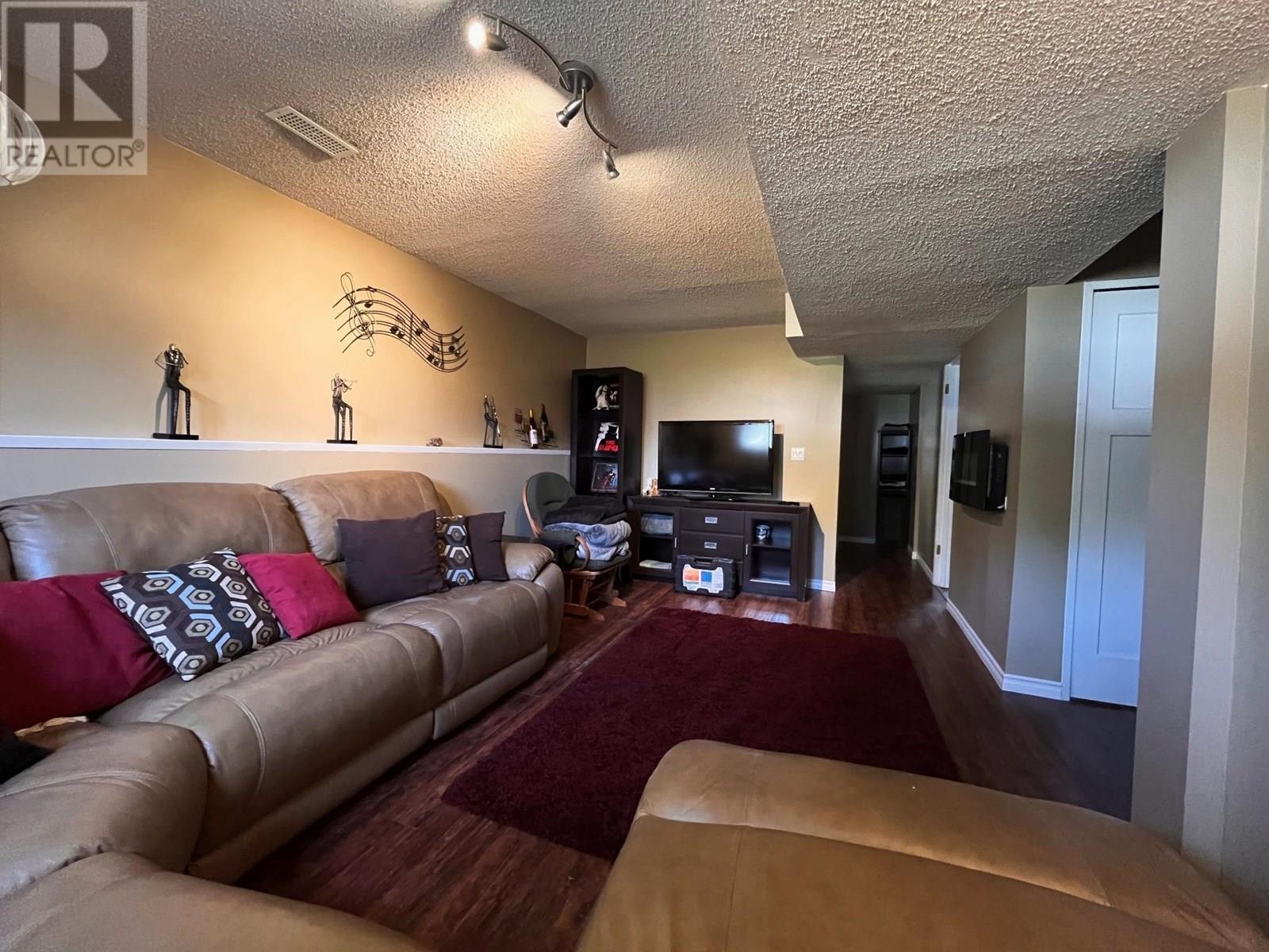 Photo 3 of 7717 Kingsley Crescent, Prince George BC