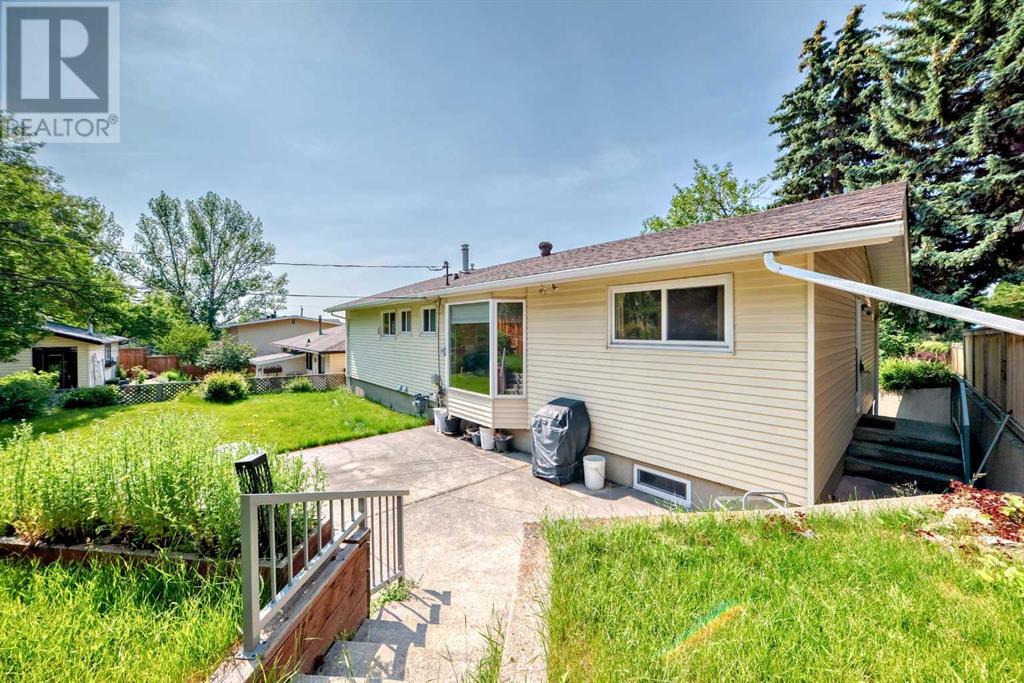 Single Family House Bungalow for Sale in  Conrad Drive NW Charleswood Calgary 