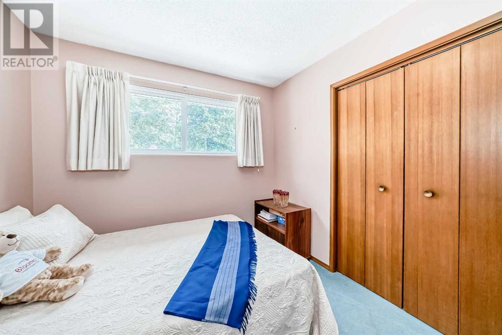 Single Family House Bungalow for Sale in  Conrad Drive NW Charleswood Calgary 