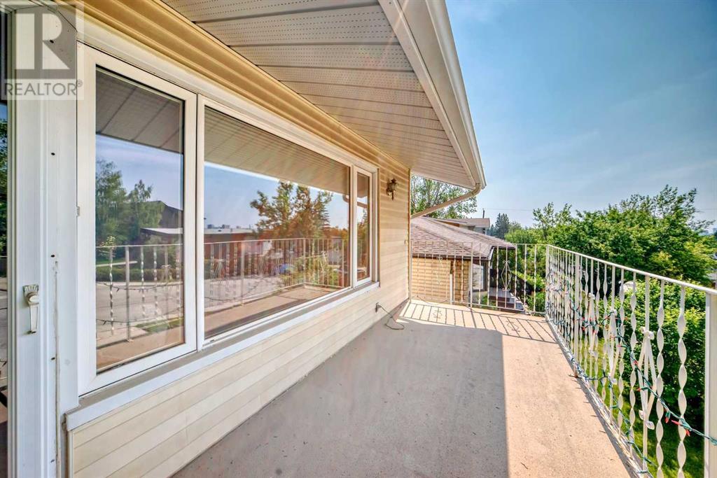 Single Family House Bungalow for Sale in  Conrad Drive NW Charleswood Calgary 