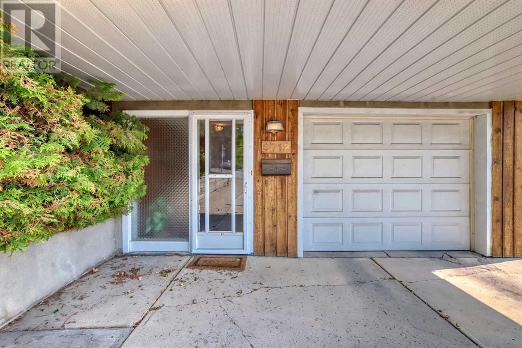 Single Family House Bungalow for Sale in  Conrad Drive NW Charleswood Calgary 