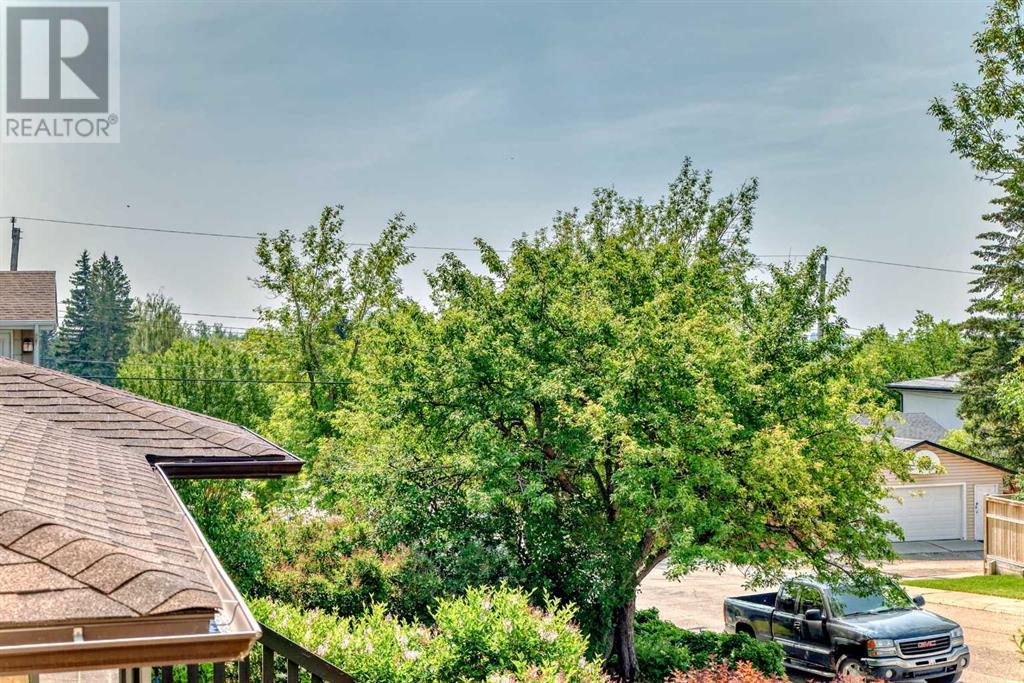 Single Family House Bungalow for Sale in  Conrad Drive NW Charleswood Calgary 