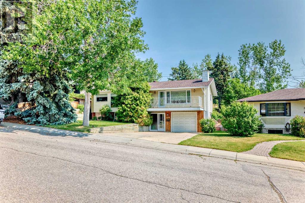Single Family House Bungalow for Sale in  Conrad Drive NW Charleswood Calgary 