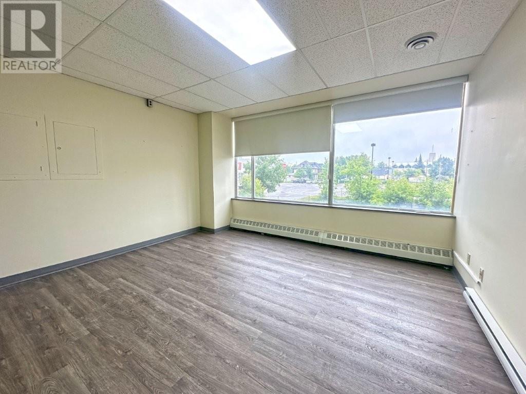 Photo 5 of 104 325 Archibald Street S, Thunder Bay ON