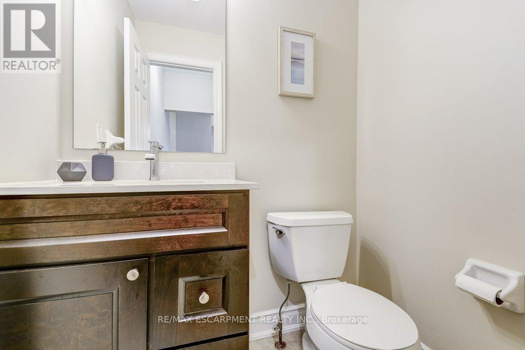Photo 12 of 98 Davidson Boulevard, Hamilton ON