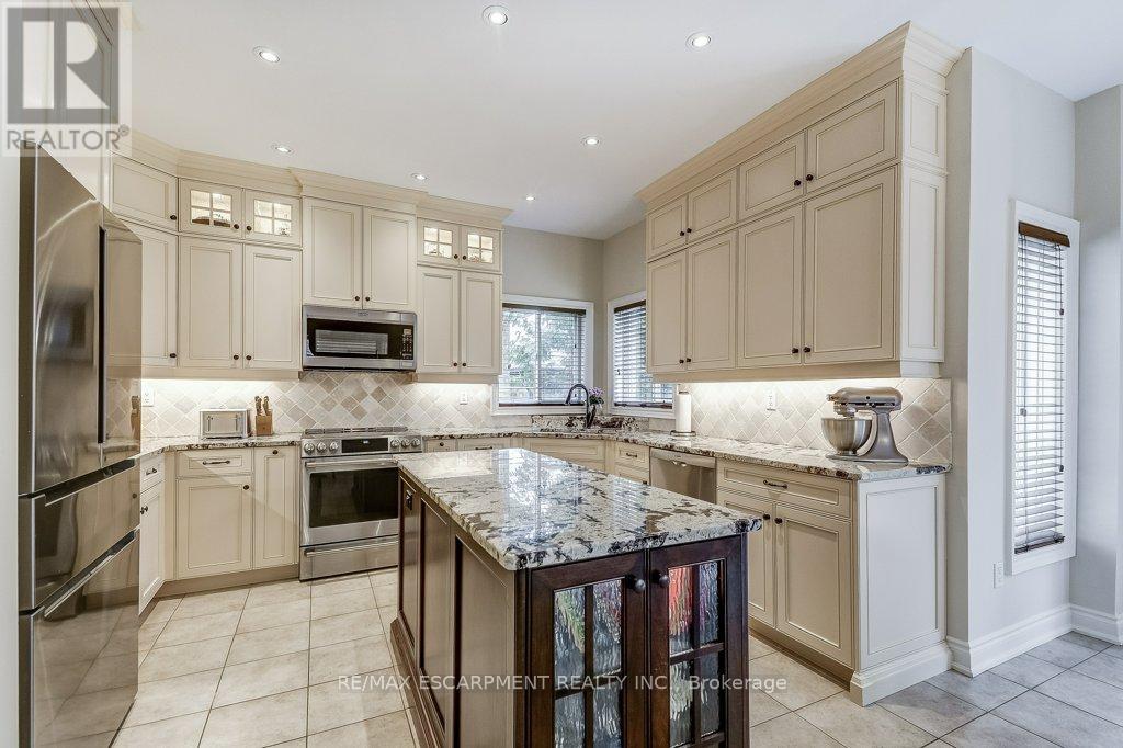 Photo 14 of 98 Davidson Boulevard, Hamilton ON
