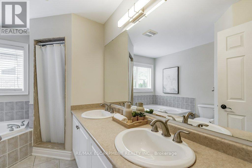 Photo 21 of 98 Davidson Boulevard, Hamilton ON